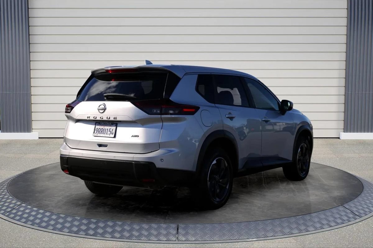 Used 2025 Nissan Rogue SV AWD/4WD image 9