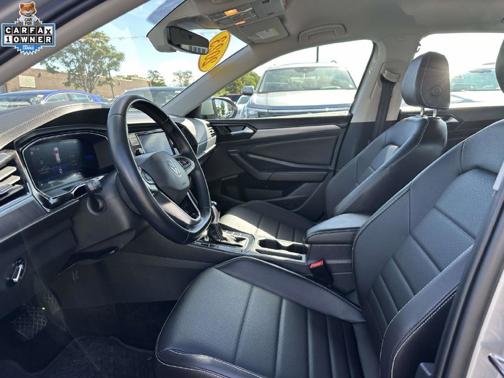 Used 2023 Volkswagen Jetta SE FWD image 14