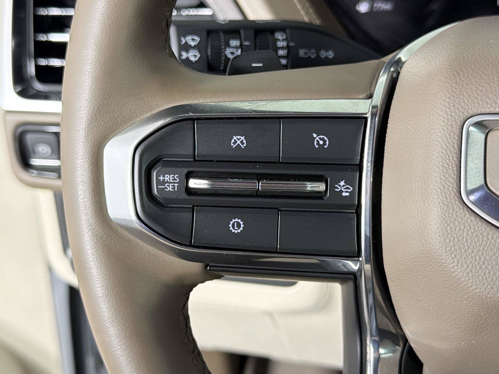Used 2025 GMC Yukon XL Denali w/ Sun & Power Step Package RWD image 26