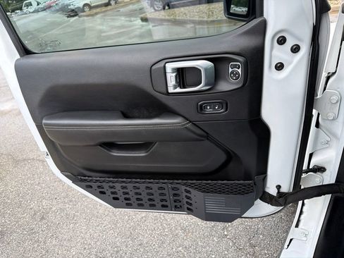 Used 2023 Jeep Gladiator Overland AWD/4WD image 29