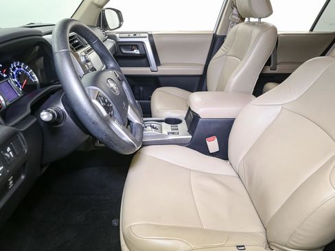 Used 2017 Toyota 4Runner SR5 AWD/4WD image 39