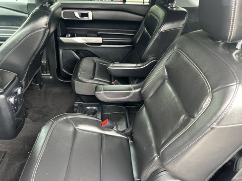 Used 2021 Ford Explorer XLT w/ Equipment Group 202A AWD/4WD image 13