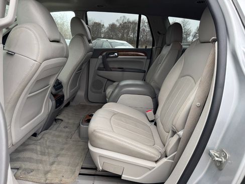 Used 2011 Buick Enclave CXL image 16
