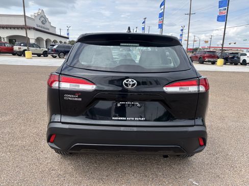 Used 2025 Toyota Corolla Cross L FWD image 3
