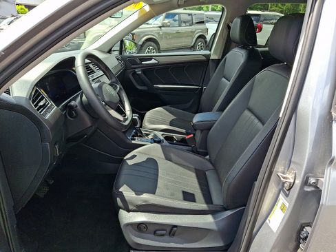Used 2023 Volkswagen Tiguan SE AWD/4WD image 14