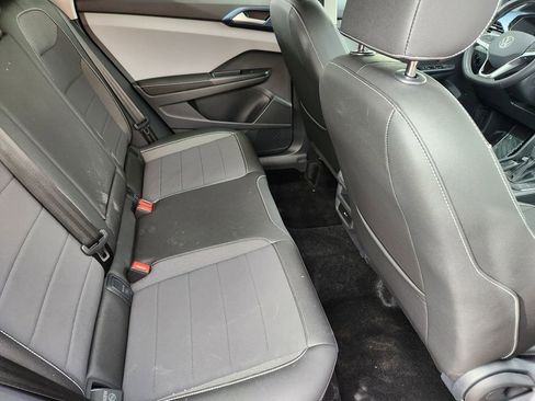 Used 2024 Volkswagen Taos SE image 22