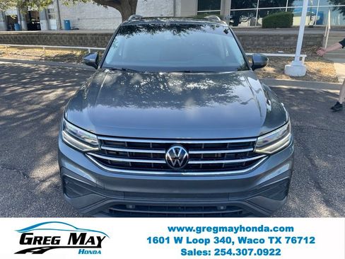 Used 2024 Volkswagen Tiguan SE w/ Panoramic Sunroof Package FWD image 10