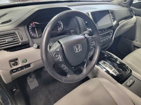 Used 2017 Honda Pilot Touring image 11