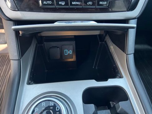 Used 2024 Ford Explorer XLT AWD/4WD image 35