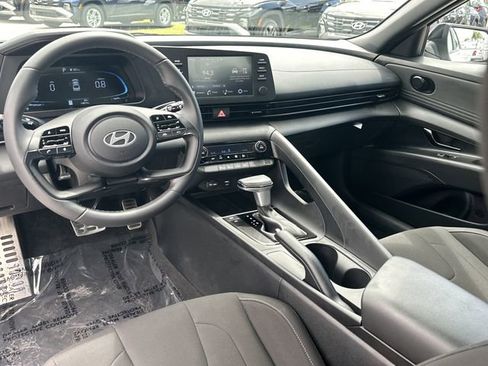 Certified 2025 Hyundai Elantra Sport image 13