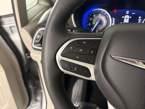 Used 2024 Chrysler Pacifica Touring-L FWD image 20