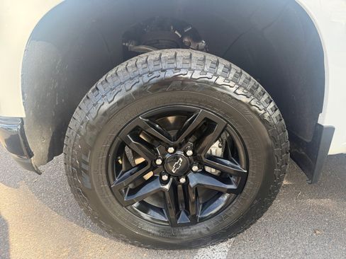 Used 2020 Chevrolet Silverado 1500 LT Trail Boss AWD/4WD image 11
