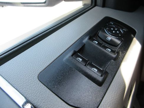Used 2017 Ford F150 XLT w/ Equipment Group 302A Luxury AWD/4WD image 27
