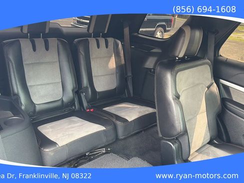 Used 2017 Ford Explorer XLT w/ XLT Appearance Package AWD/4WD image 21