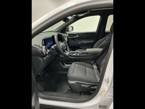 New 2026 Chevrolet Equinox LT image 8