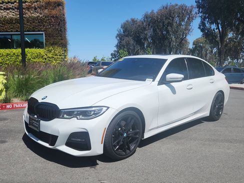 Used 2021 BMW 330i Sedan w/ M Sport Package image 4