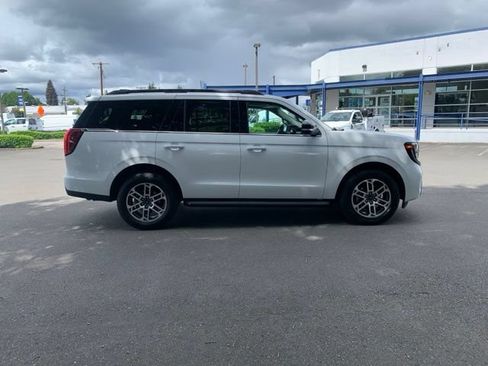 Certified 2025 Ford Expedition Active AWD/4WD image 13