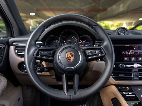 Certified 2026 Porsche Macan AWD/4WD image 30