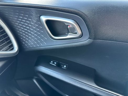 Used 2020 Kia Soul S FWD image 28