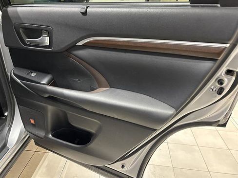 Used 2015 Toyota Highlander Limited AWD/4WD image 21