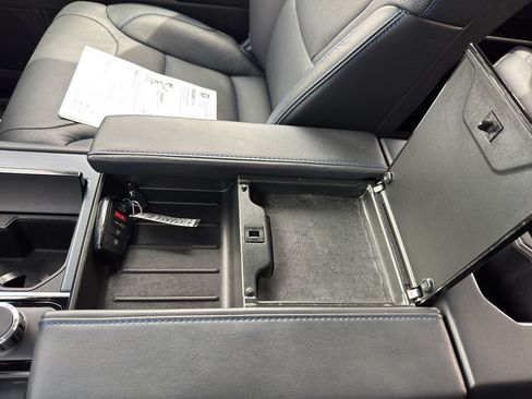 Used 2023 Toyota Tundra Platinum AWD/4WD image 31