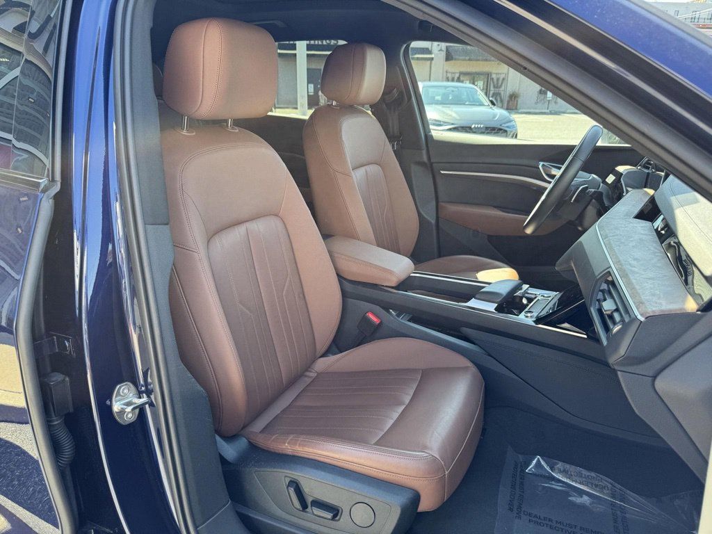 Used 2022 Audi e-tron Premium AWD/4WD image 32