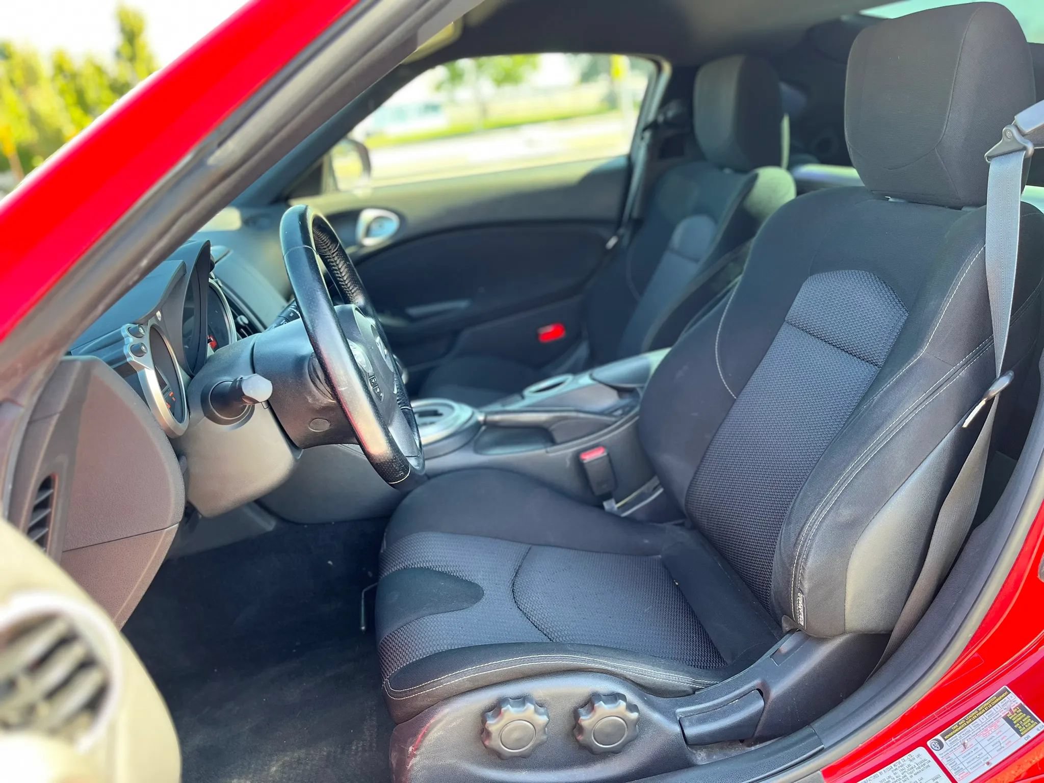 Used 2015 Nissan 370Z Coupe RWD image 10