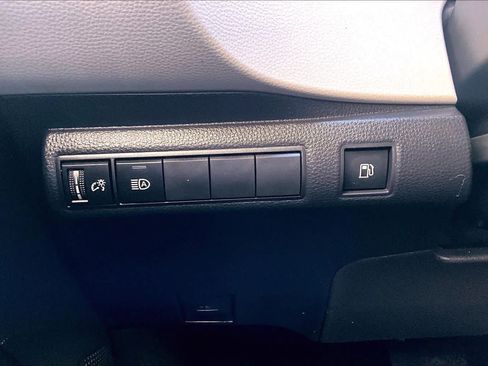 Used 2025 Toyota Corolla LE FWD image 33
