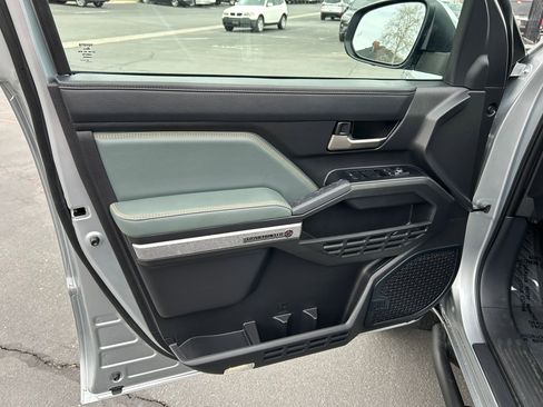 Used 2024 Toyota Tacoma Trailhunter image 9