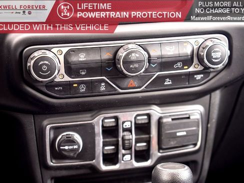 Used 2023 Jeep Gladiator Willys image 29