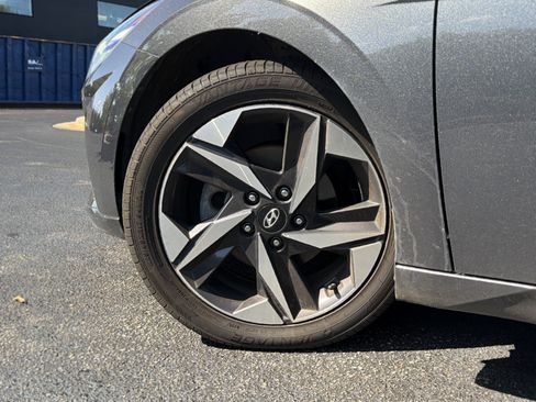 Used 2021 Hyundai Elantra Limited FWD image 15
