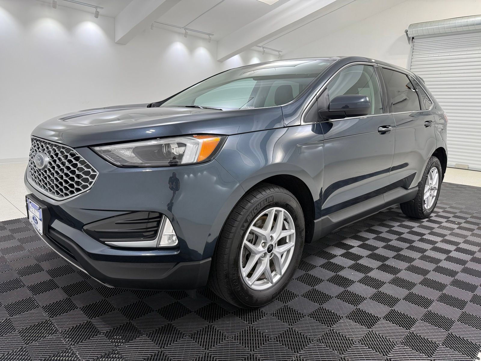 Used 2023 Ford Edge SEL w/ Convenience Package AWD/4WD image 3