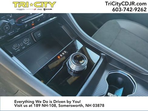 New 2025 Jeep Grand Cherokee L Laredo image 23