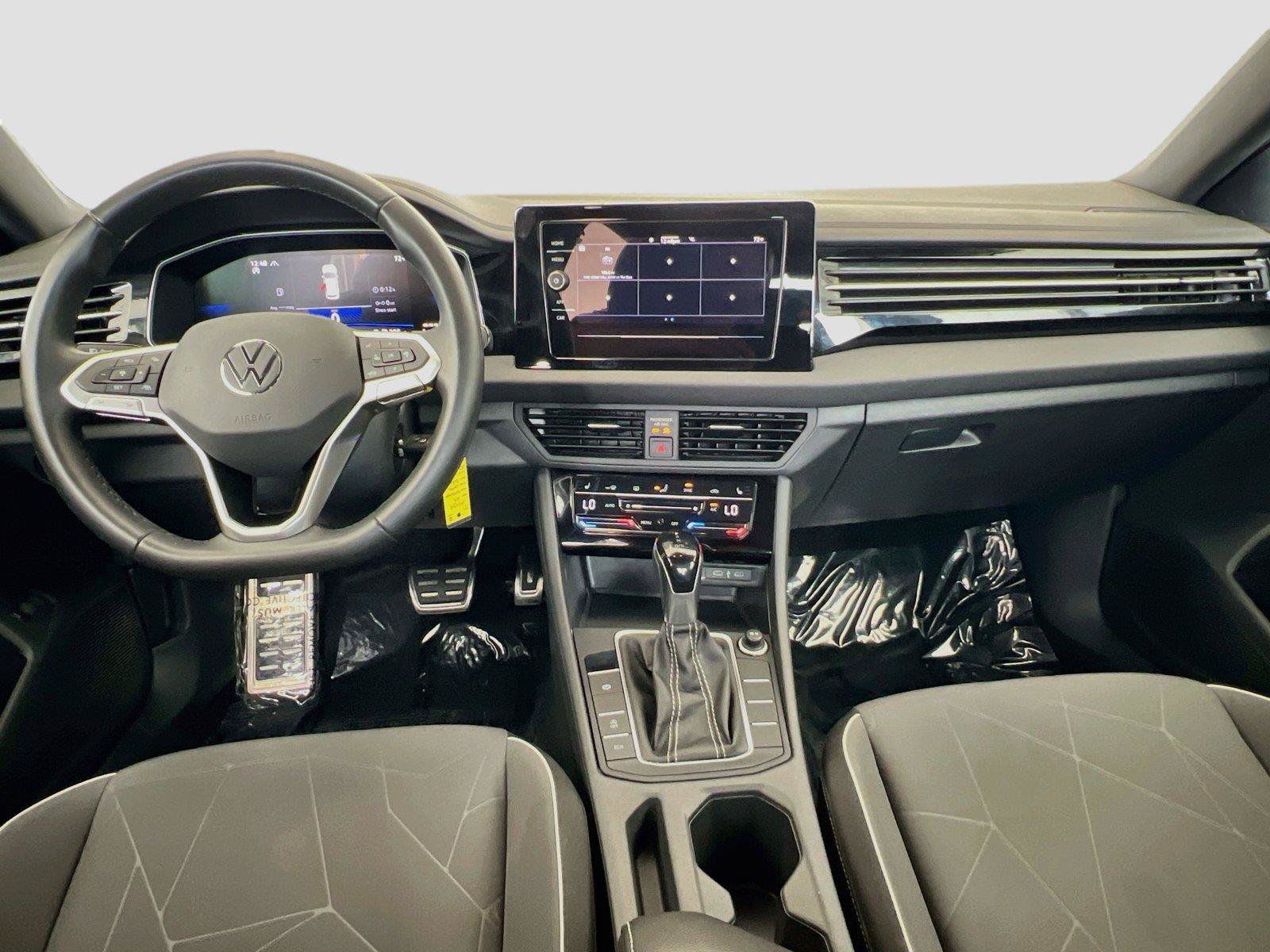 Used 2025 Volkswagen Jetta Sport FWD image 30