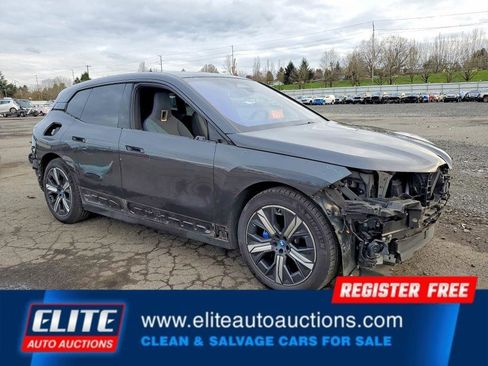Used 2022 BMW iX xDrive50 w/ Premium Package image 7