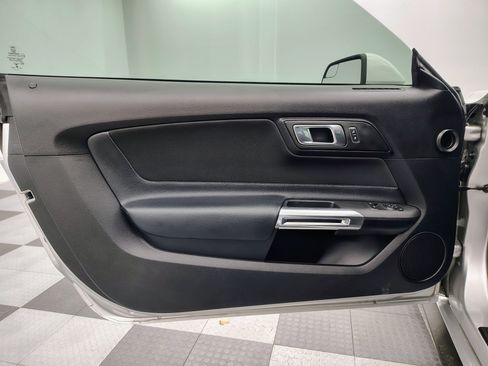 Used 2018 Ford Mustang Coupe image 17