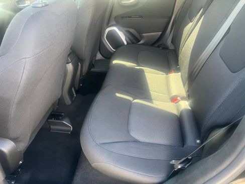Used 2019 Jeep Renegade Sport w/ Sport Appearance Group AWD/4WD image 26