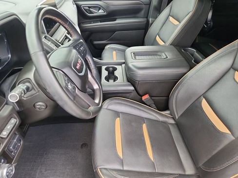 Used 2024 GMC Yukon XL AT4 w/ Technology Package AWD/4WD image 19