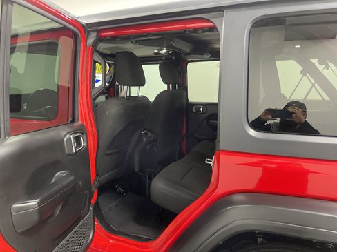 Used 2019 Jeep Wrangler Unlimited Sport S image 13