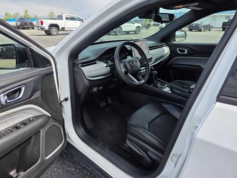Used 2024 Jeep Compass Latitude AWD/4WD image 19
