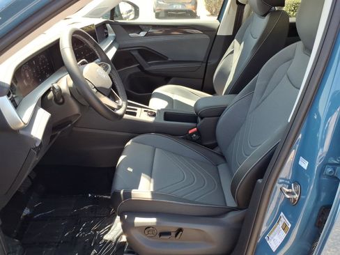 New 2026 Volkswagen Tiguan SE FWD image 9