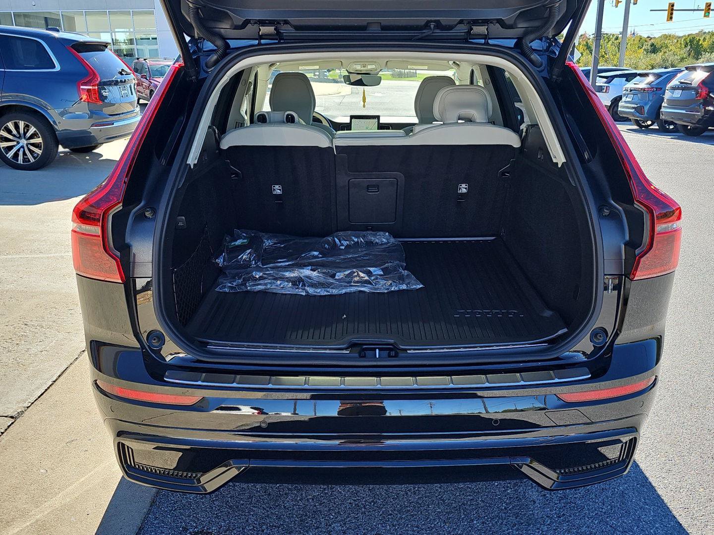 Used 2026 Volvo XC60 B5 Ultra w/ Protection Package Premier AWD/4WD image 24