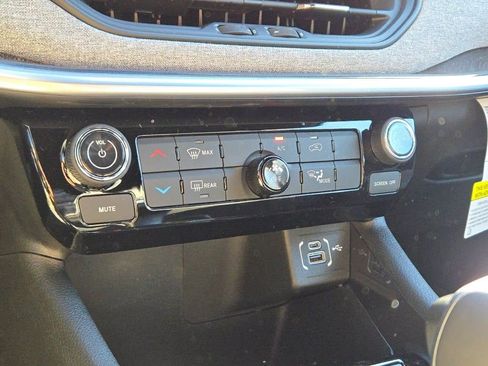 New 2026 Jeep Compass Latitude image 25