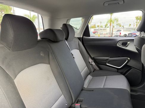 Used 2021 Kia Soul LX image 16