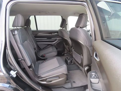 Used 2023 Jeep Grand Cherokee L Laredo w/ Luxury Tech Group I AWD/4WD image 28