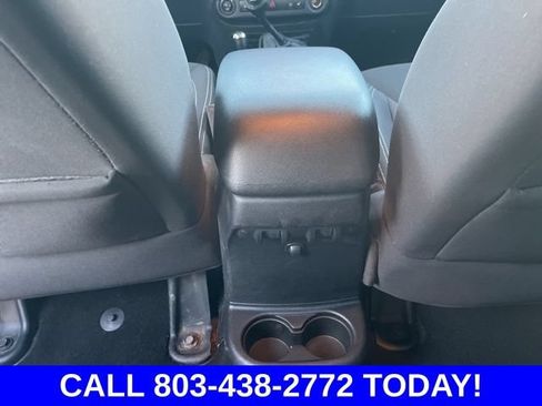 Used 2016 Jeep Wrangler Unlimited Rubicon w/ Connectivity Group AWD/4WD image 15