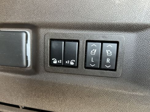 Used 2022 GMC Yukon Denali AWD/4WD image 6