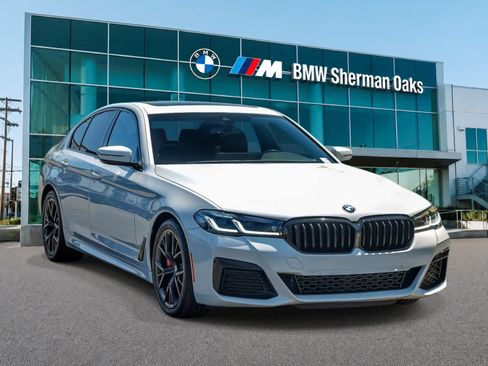 Used 2023 BMW 530i w/ M Sport Package RWD image 3