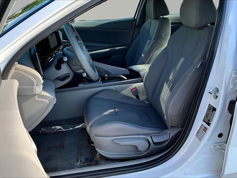 Used 2024 Hyundai Elantra SEL FWD image 21