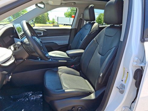 Used 2022 Jeep Compass Latitude w/ Sun and Sound Group AWD/4WD image 10